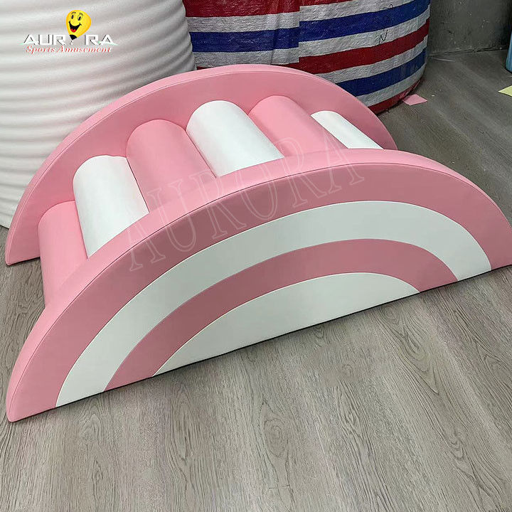مجموعه بازی نرم زمین بازی پاستل بالا رفتن و بازی کردن بلوک های نرم گل صورتی سفید گل مینی